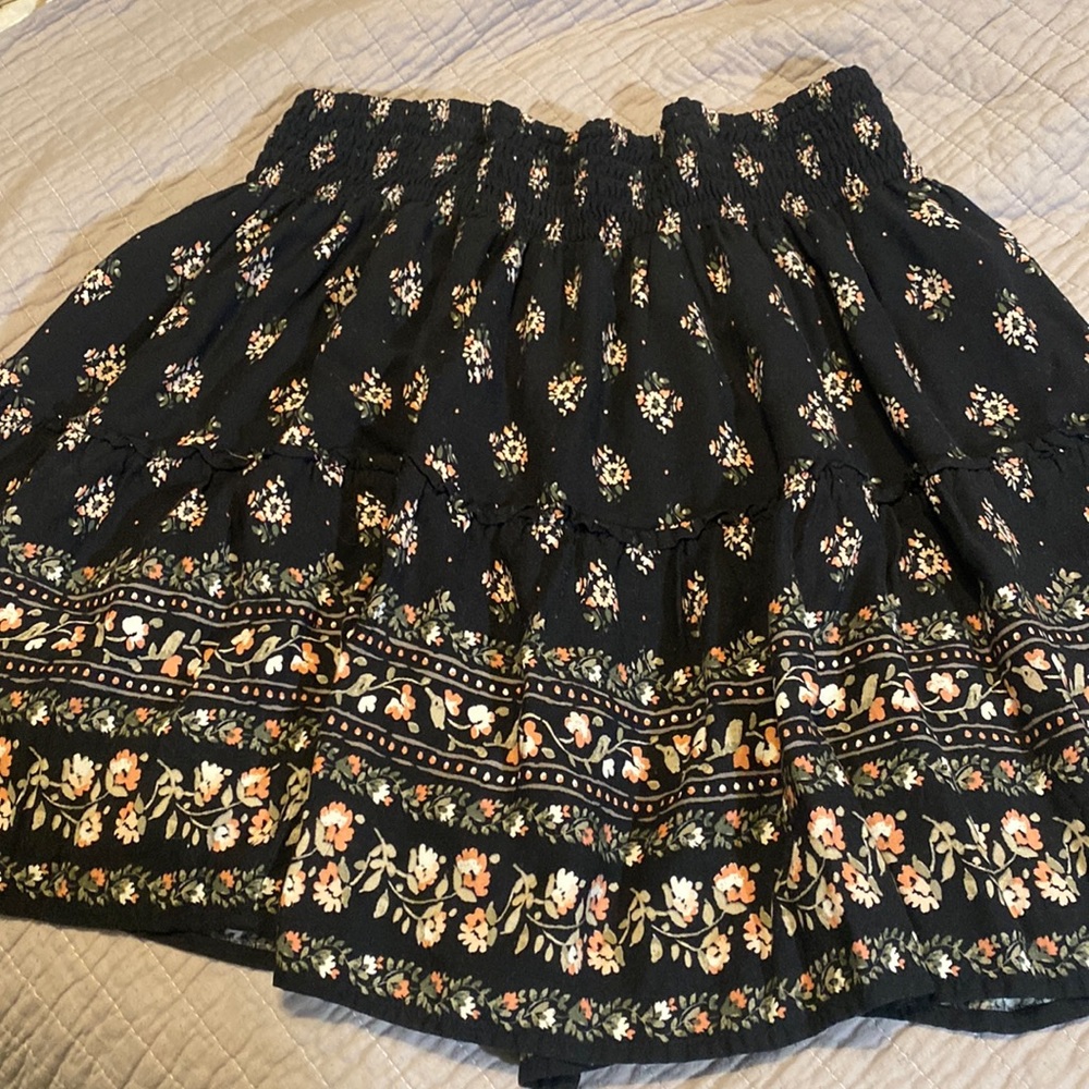 Hollister Black Floral Midi Skirt with Peach and Cream Accent and a under layer.